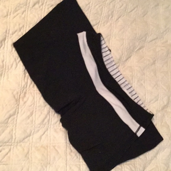 Lululemon hemmed yoga pants size4 - Picture 4 of 6